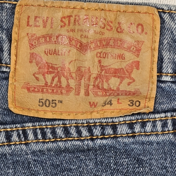 Levi's 505 Men's 34x30 Straight Jeans Classic Style. - Picture 3 of 4